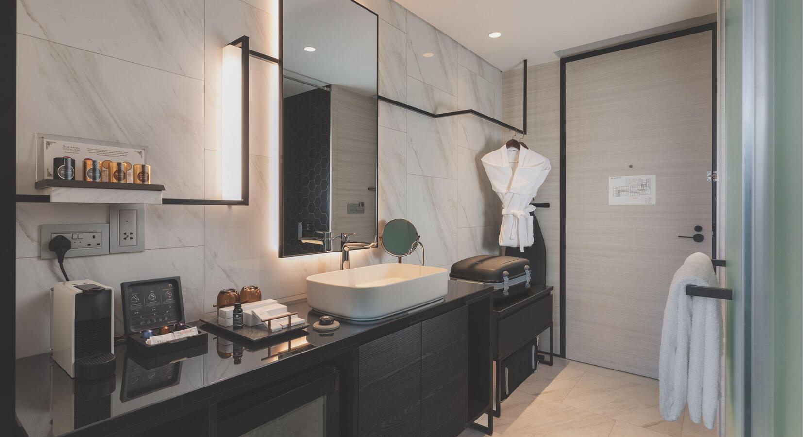 Deluxe Room - Bathroom