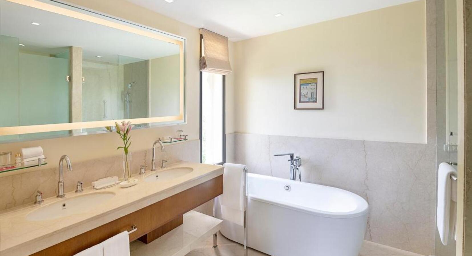 Bathroom with Tub 