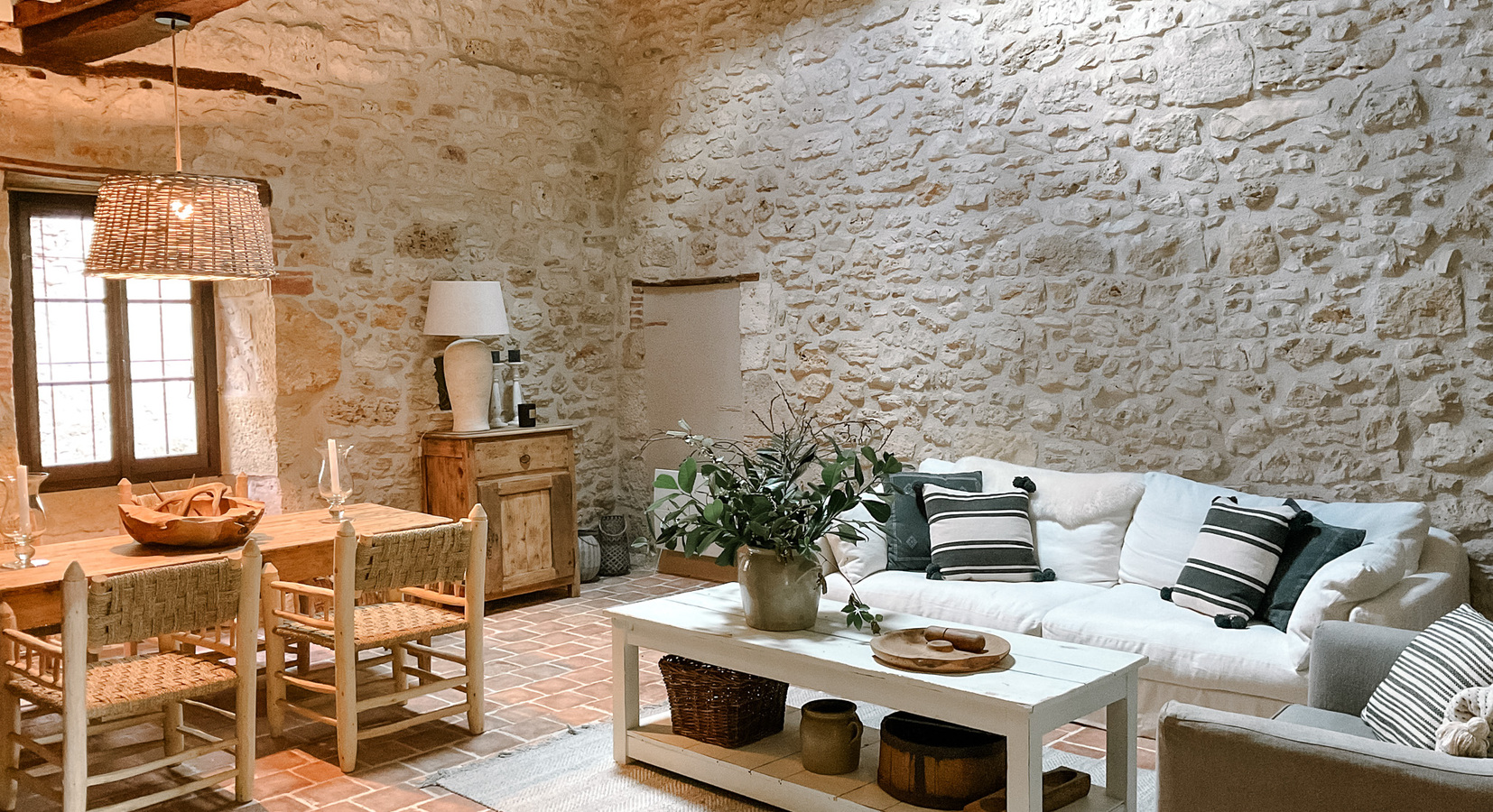 Magnolia self catering cottage dining/lounge area 