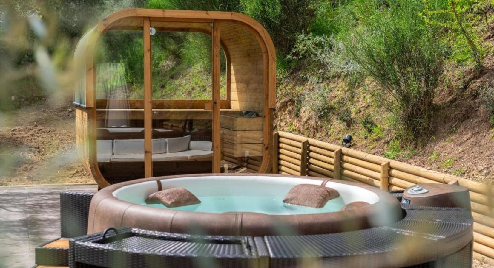 Hot tub & sauna