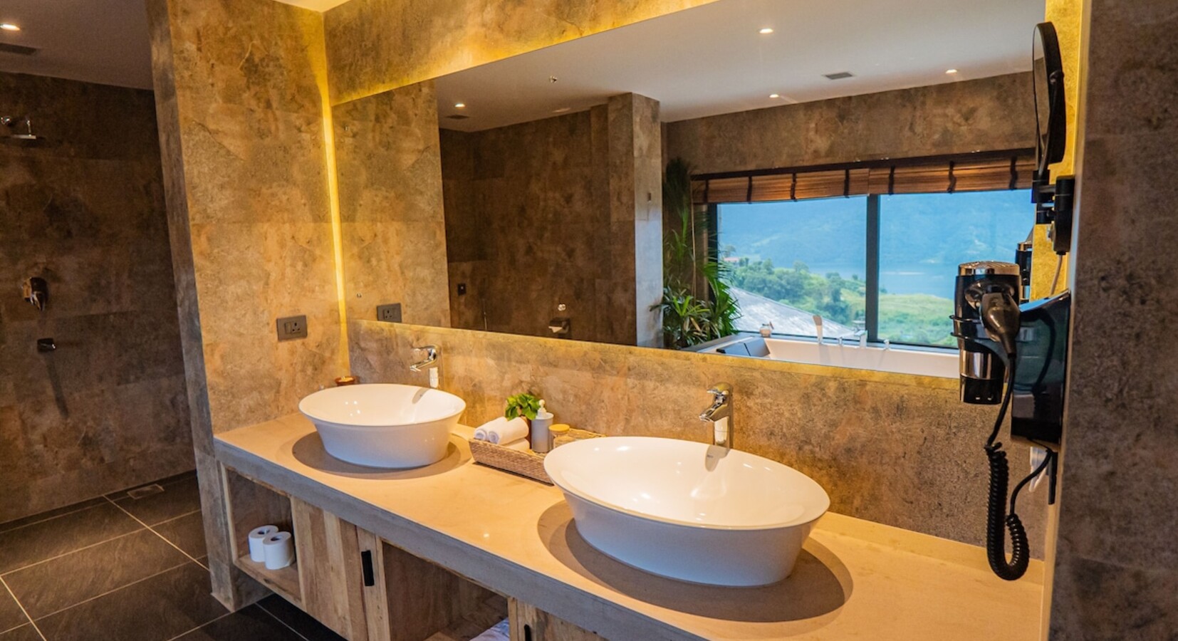 Junior Suite Bathroom