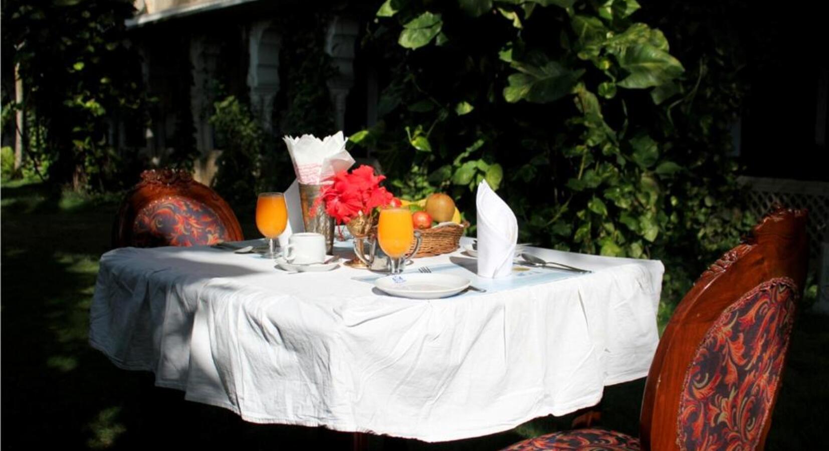 Breakfast in the Garden