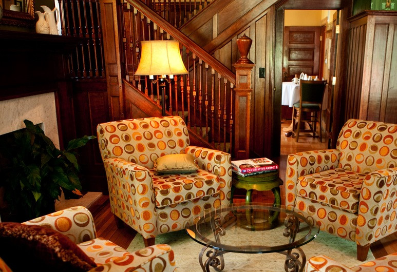 Showers Inn, Bloomington Review The Hotel Guru