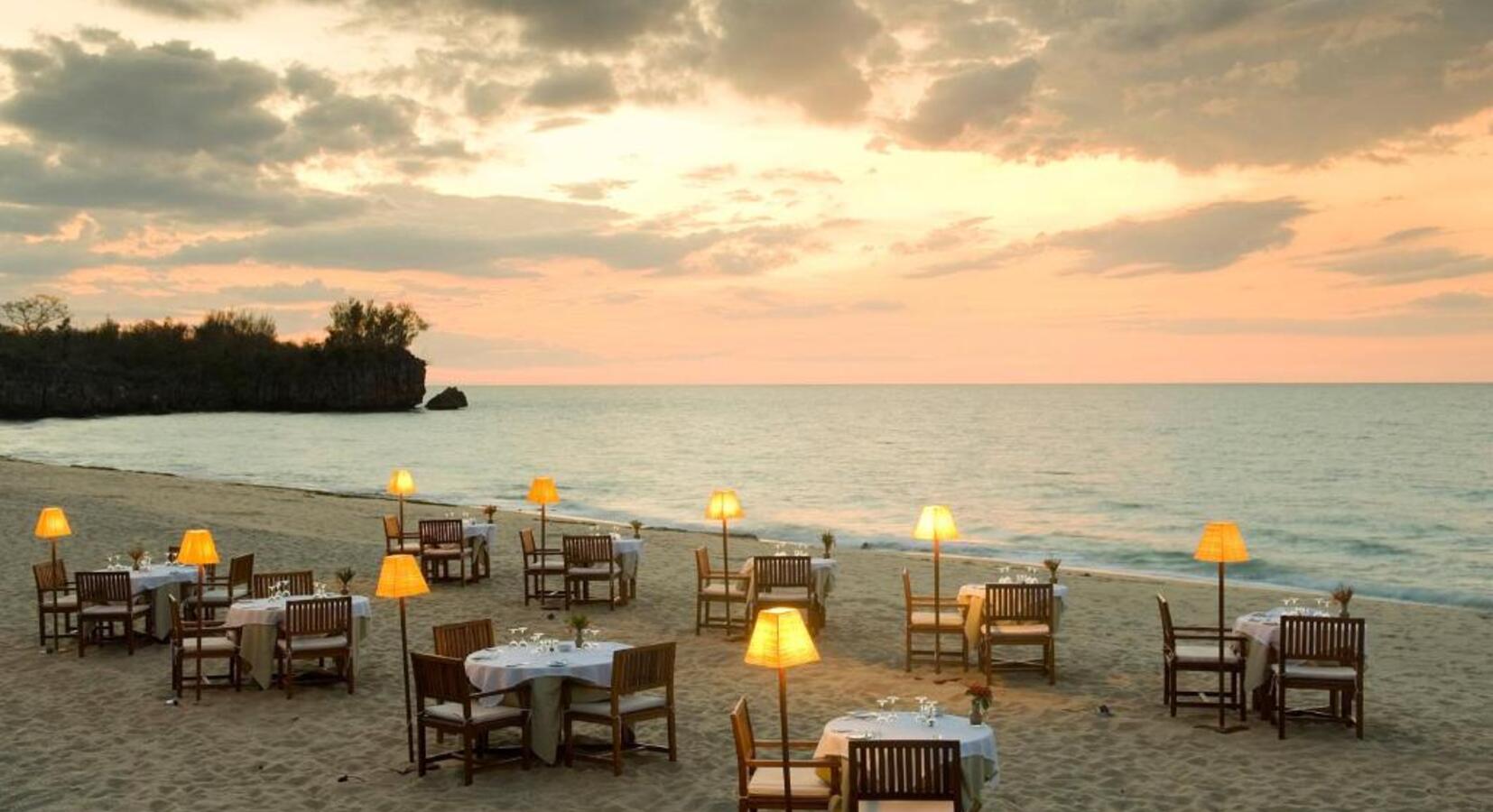 Beach dining