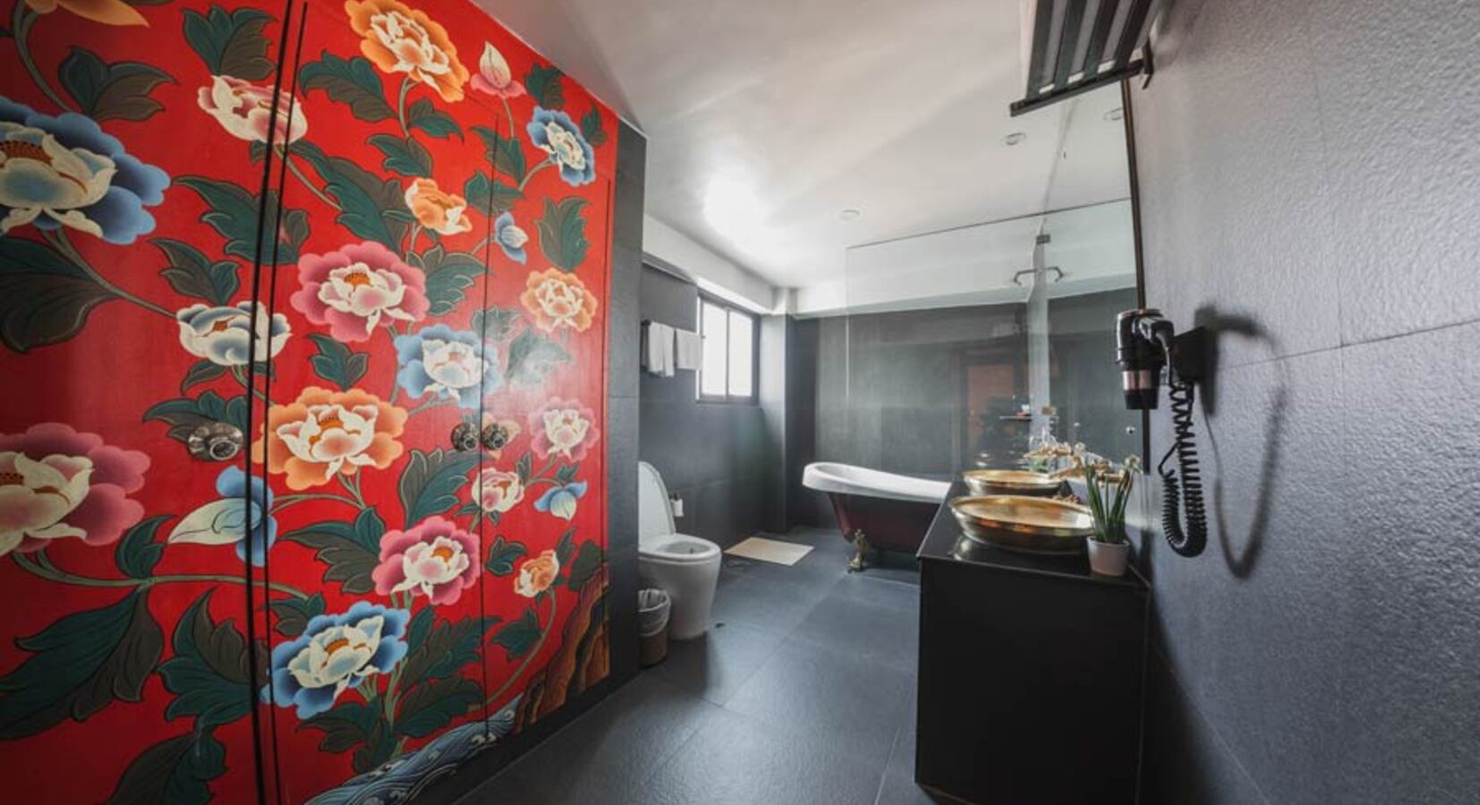 Executive Suite Bathroom