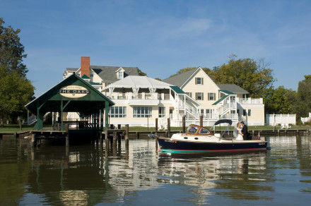 The Oaks Waterfront Inn