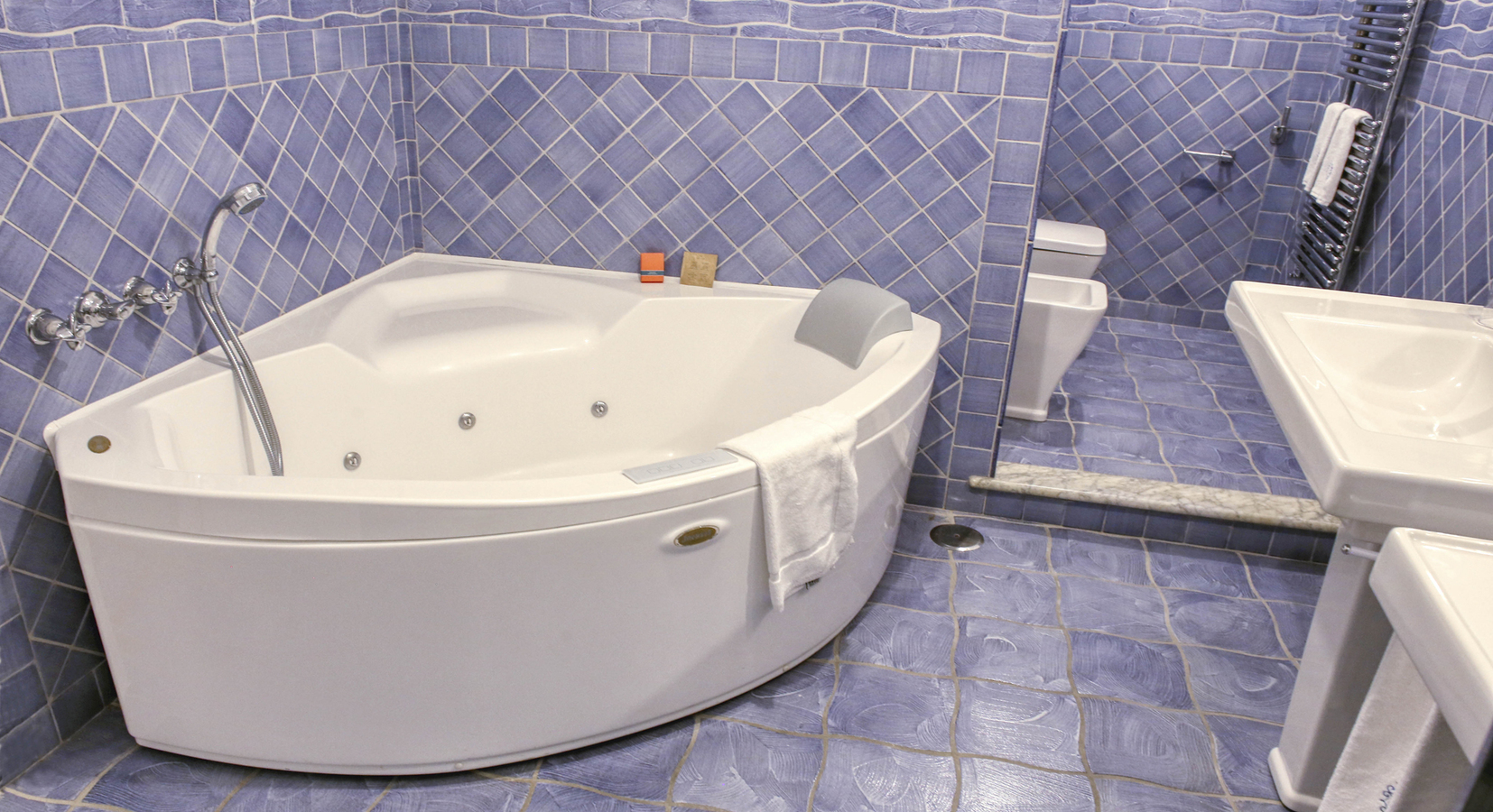 Junior Suite Bathroom