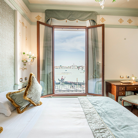 Hotel Monaco & Grand Canal