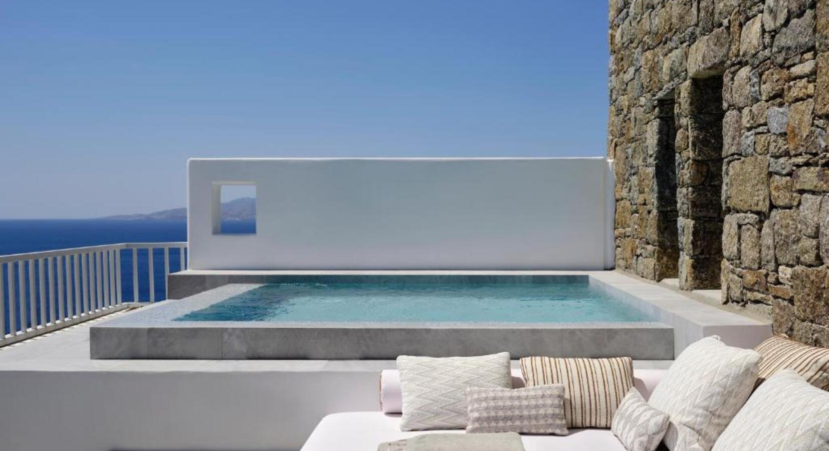 Suite with private pool 