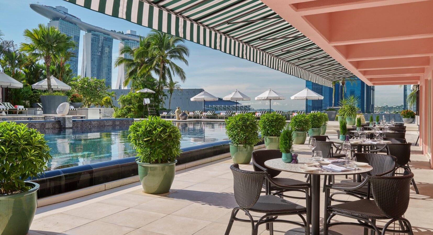 Dolce Vita Poolside Dining