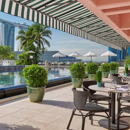 Dolce Vita Poolside Dining