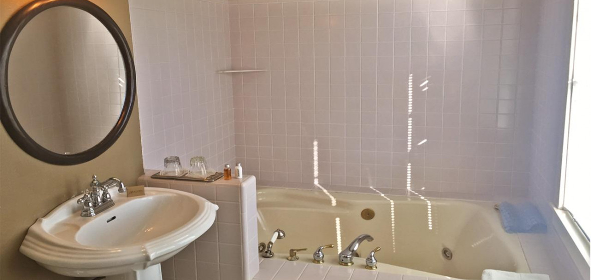 Cinnamon Bear Creekside Inn, Sonoma Review The Hotel Guru