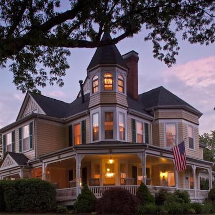 The Oaks Victorian Inn