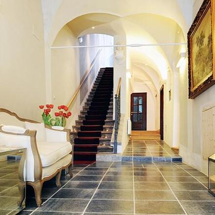 Lesar Hotel Angel