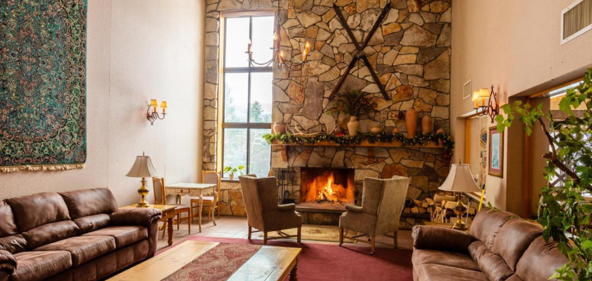 Bluebird Hunter Lodge, New York State, United States of America. Expert