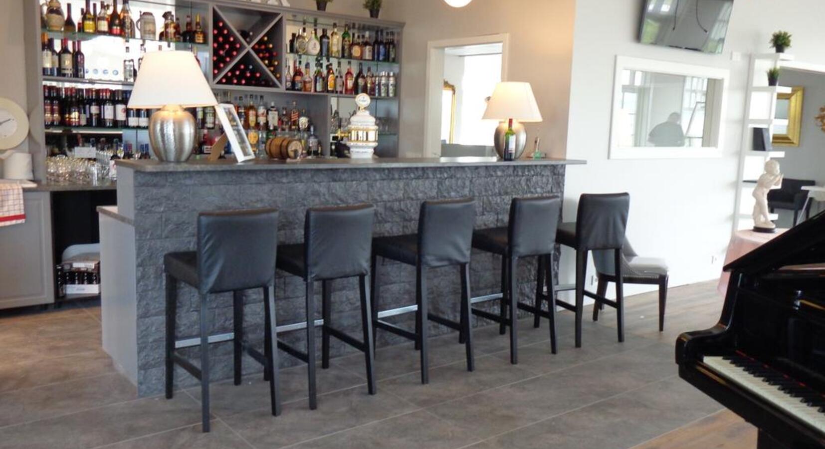 Hotel Bar