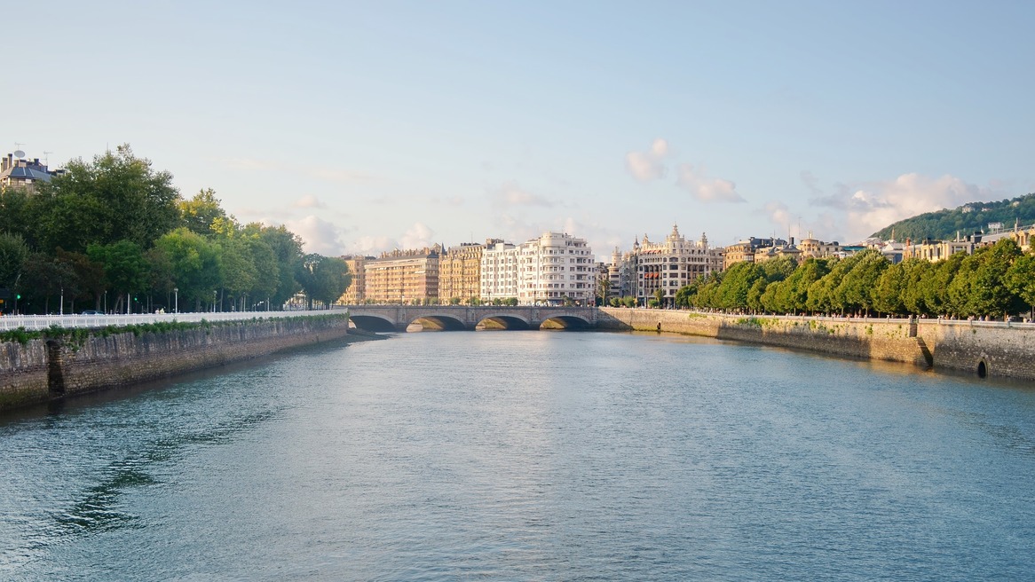 Puente al Casco Antiguo