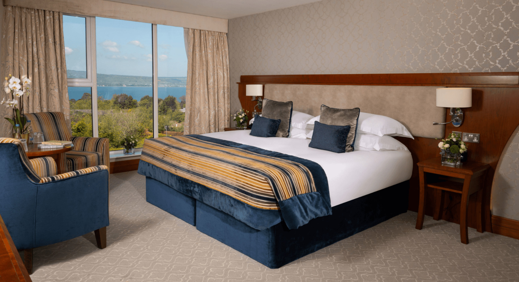 Deluxe Lough View Room