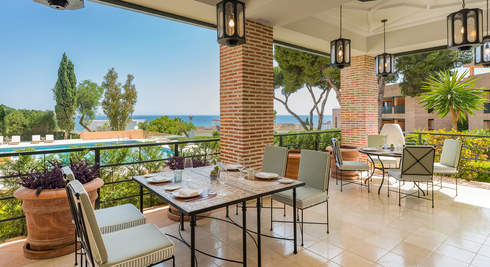 Al Fresco Dining