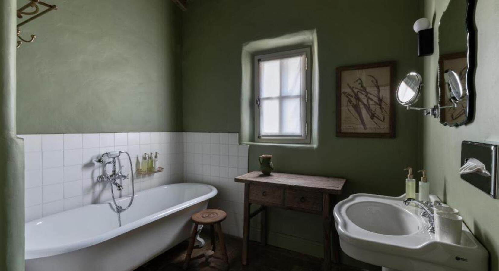 Superior Room Bathroom 