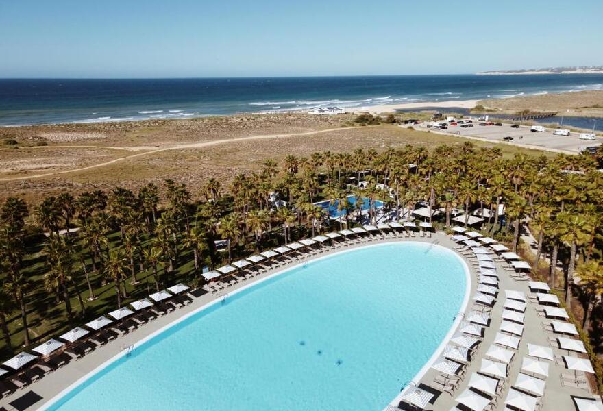 Wine & Books by the Sea