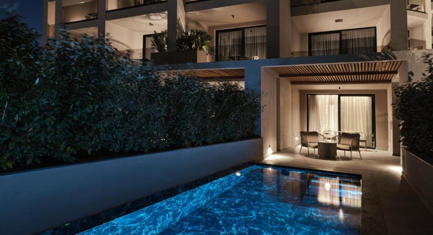 Suite with private pool 