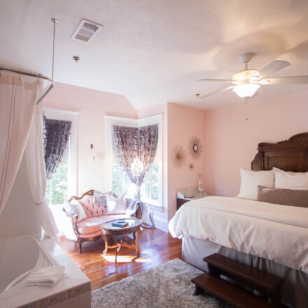 The Laurel Oak Inn