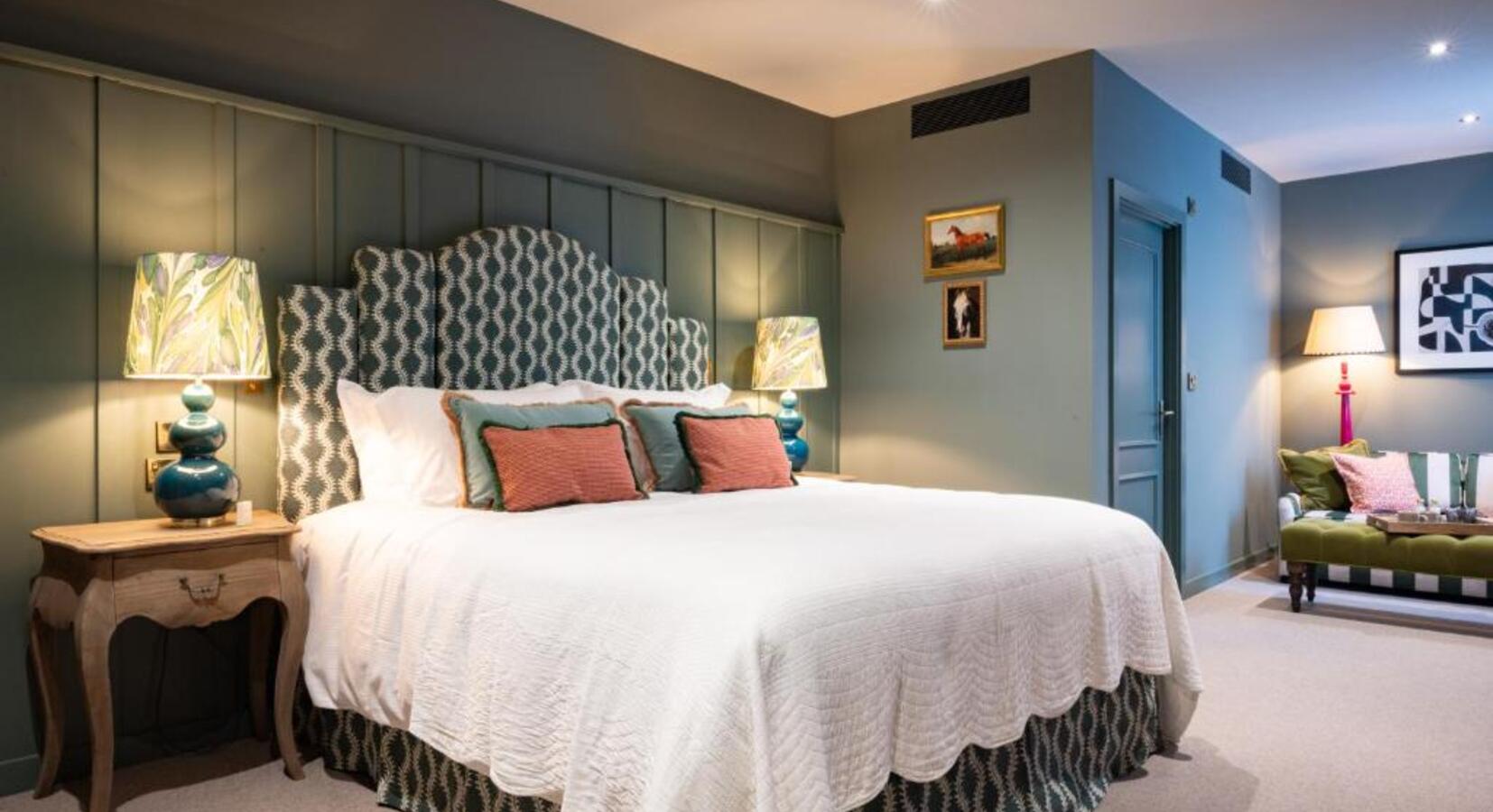 Photo of The Coat & Bear