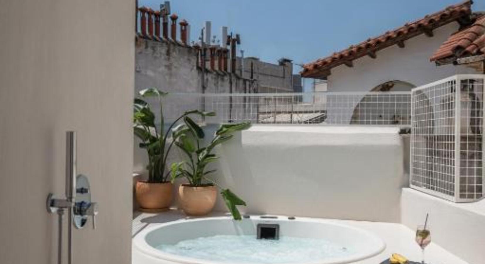 Private hot tub