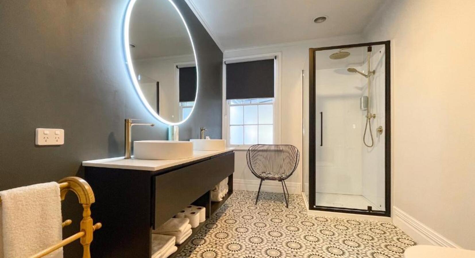 Deluxe double bathroom