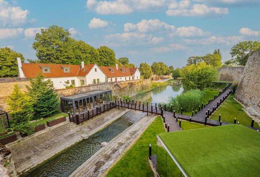 Platan Manor