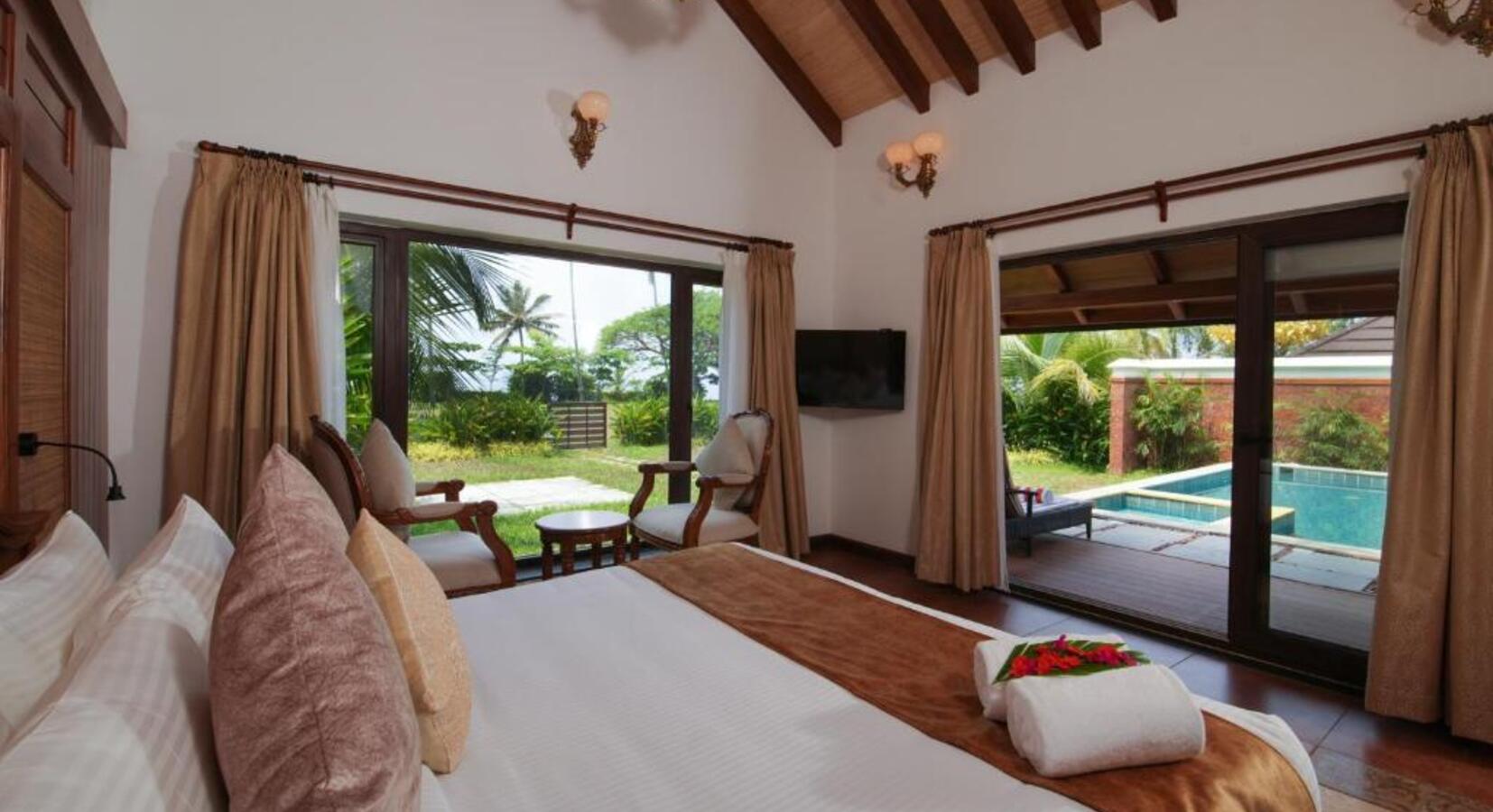 Double Bedroom with Plunge Pool