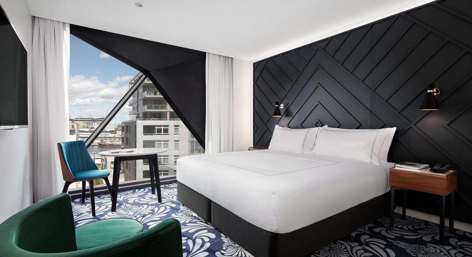 King Waratah Premium Room