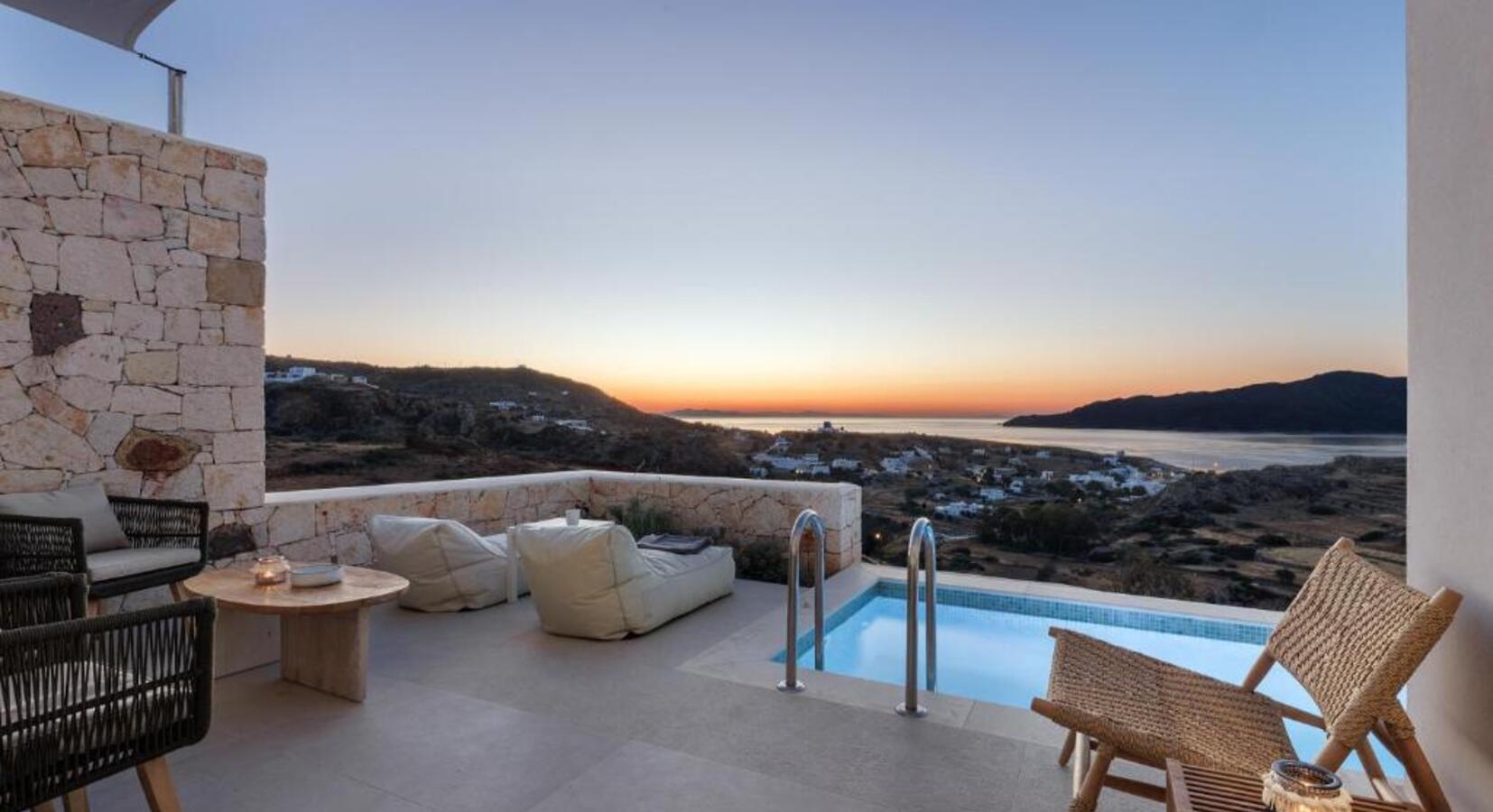 Private pool suite