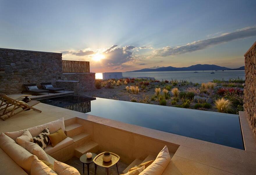 Bonzoe Suites & Villas