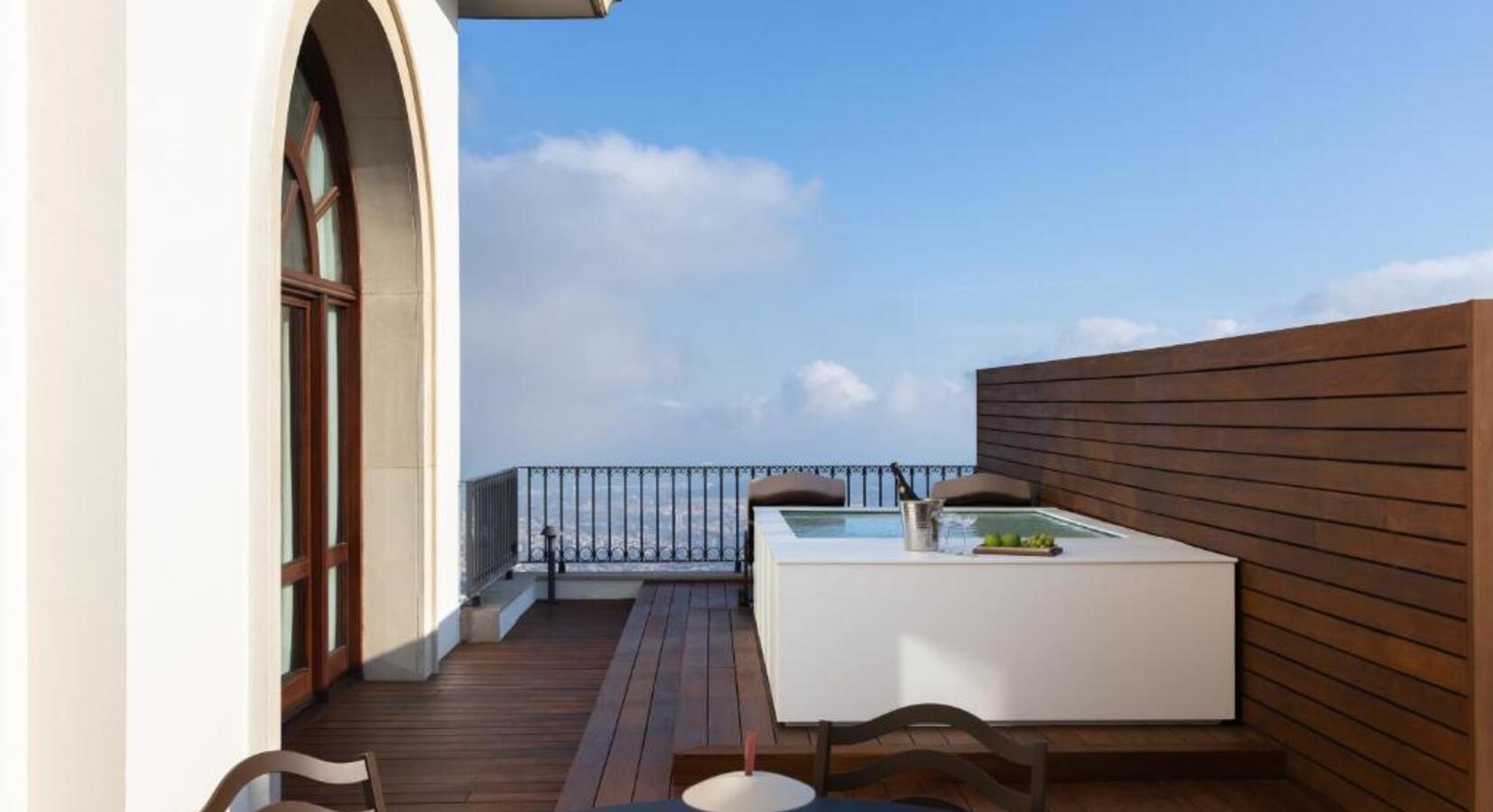 Private hot tub