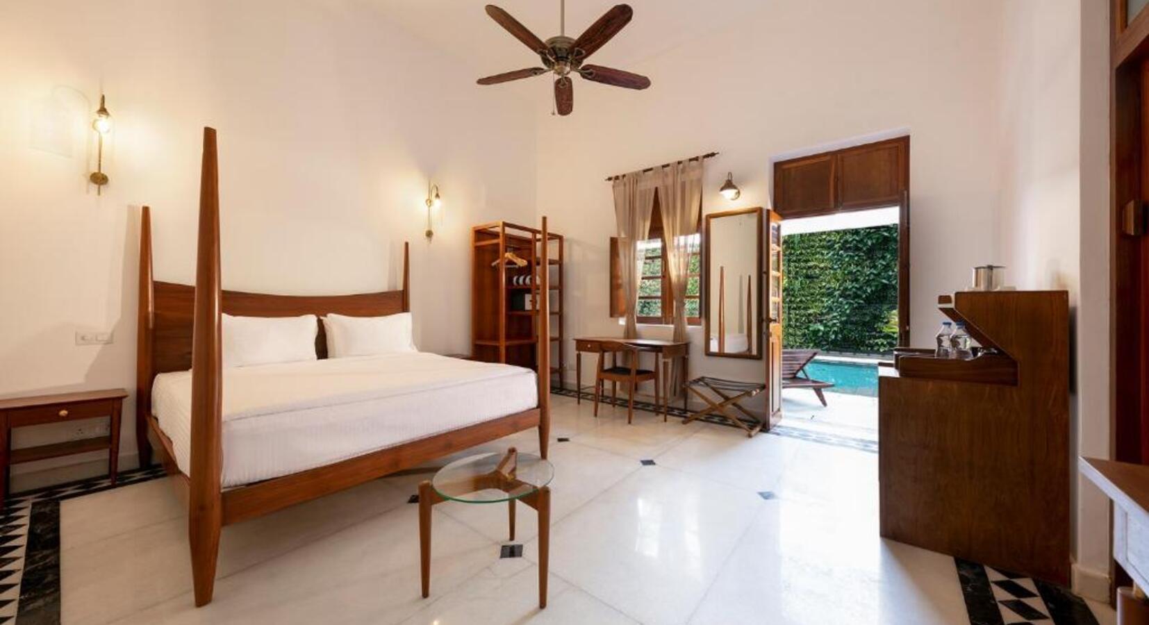 Double Bedroom with Pool Access