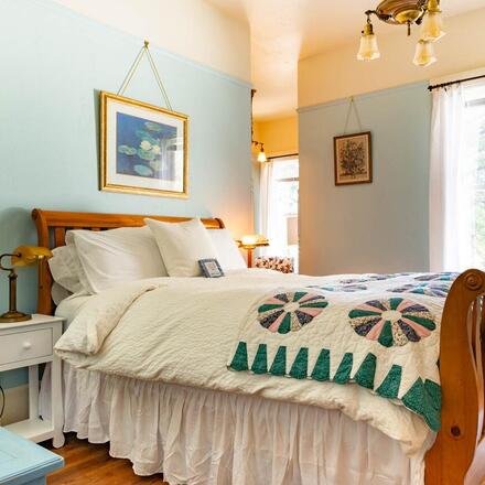 Starlight Pines Bed and Breakfast