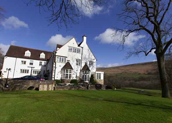 dog friendly hotels peak district