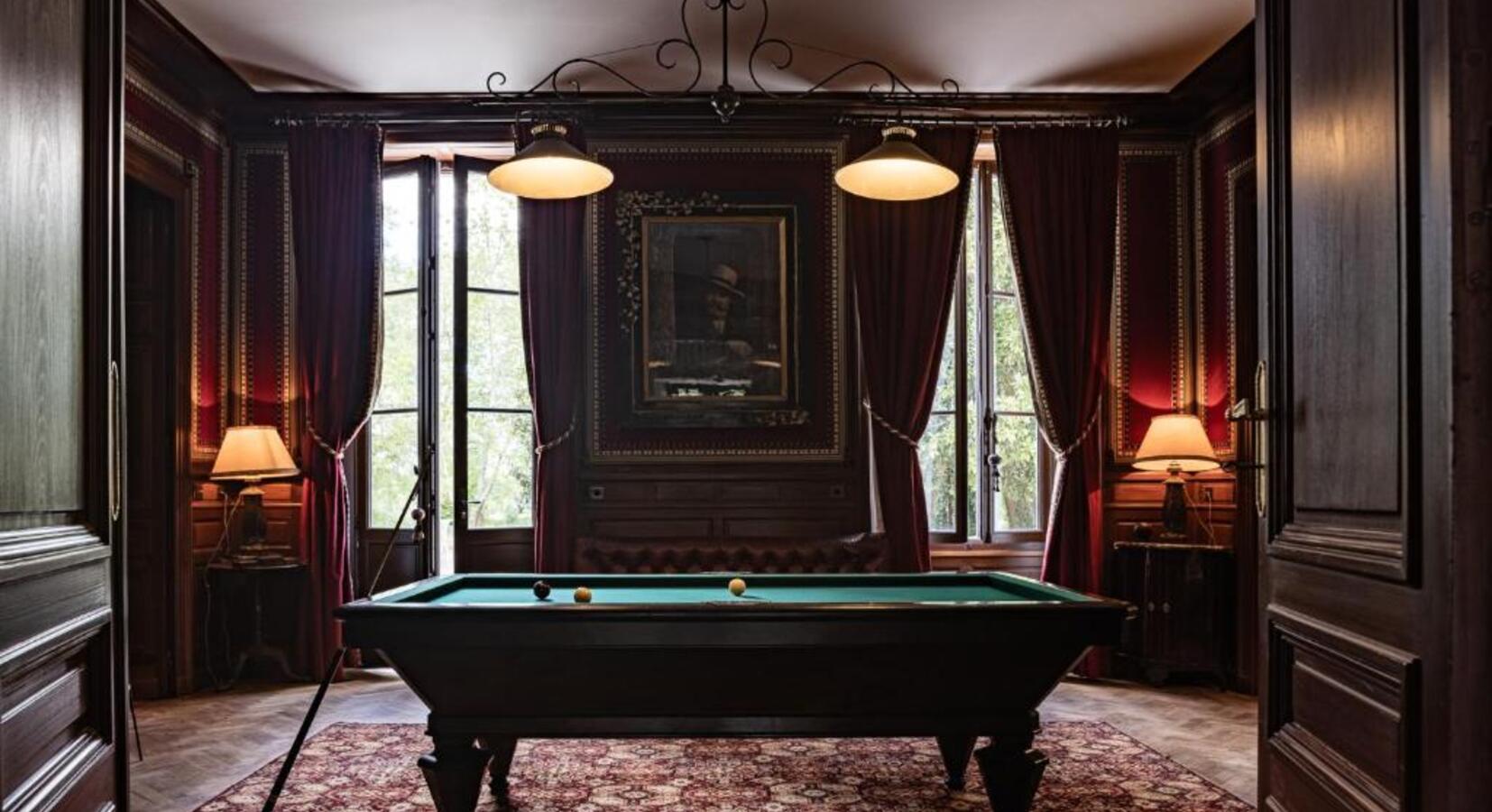 Billiard room 