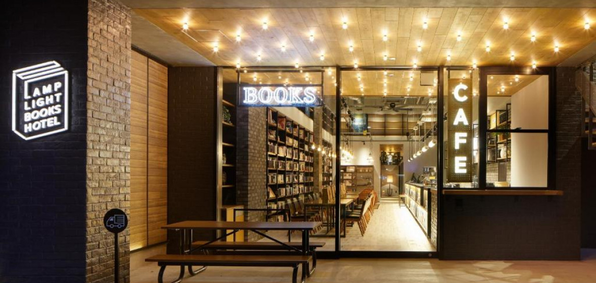 Lamp Light Books Hotel, Fukuoka (Kyushu), Japan. Expert reviews and
