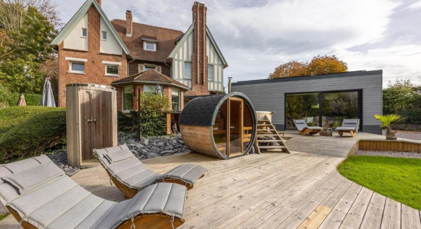 Sauna with a view and Barrel Shower 