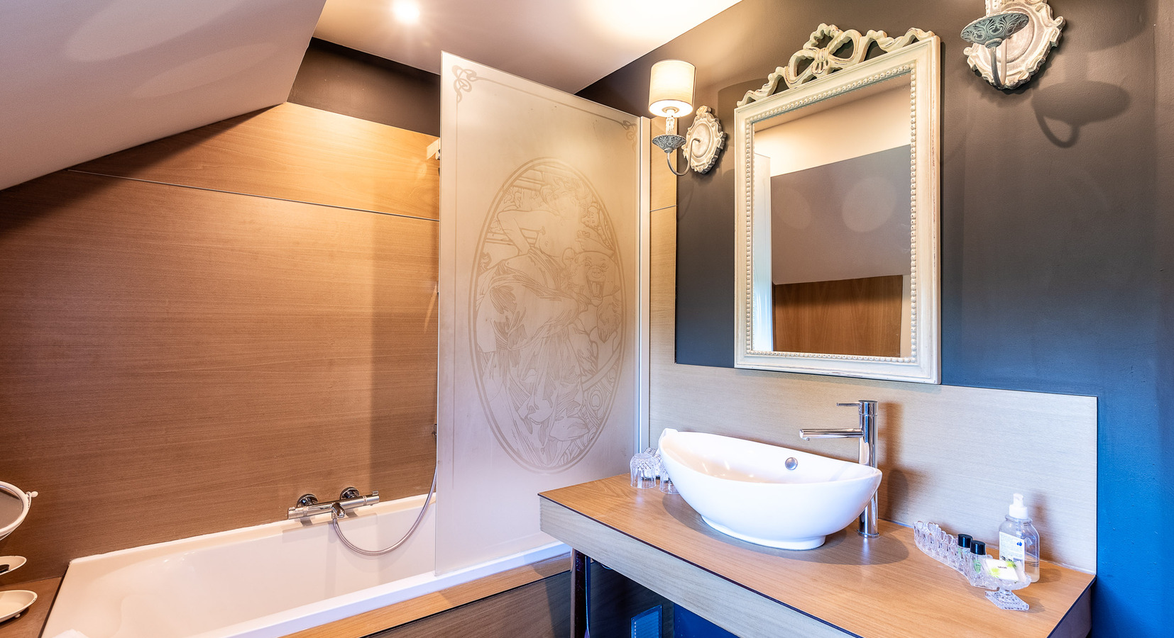 The Bruges Suite Bathroom 