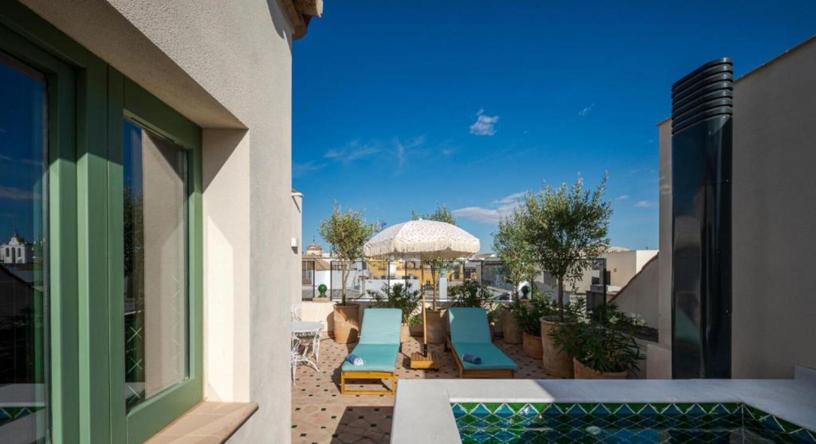 Private terrace with plunge pool 