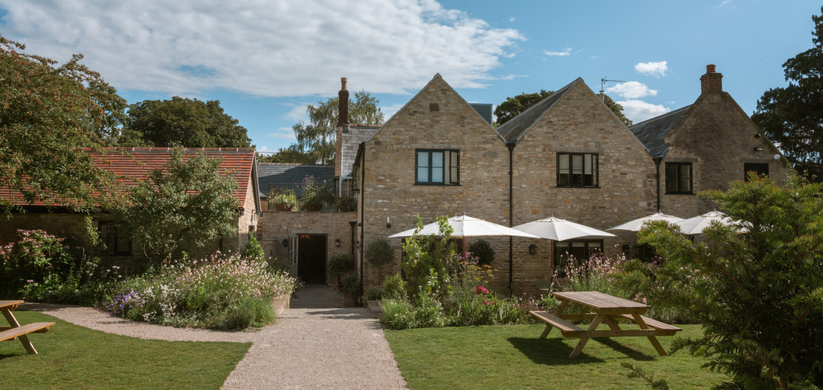 Three Horseshoes Somerset. Expert reviews and highlights