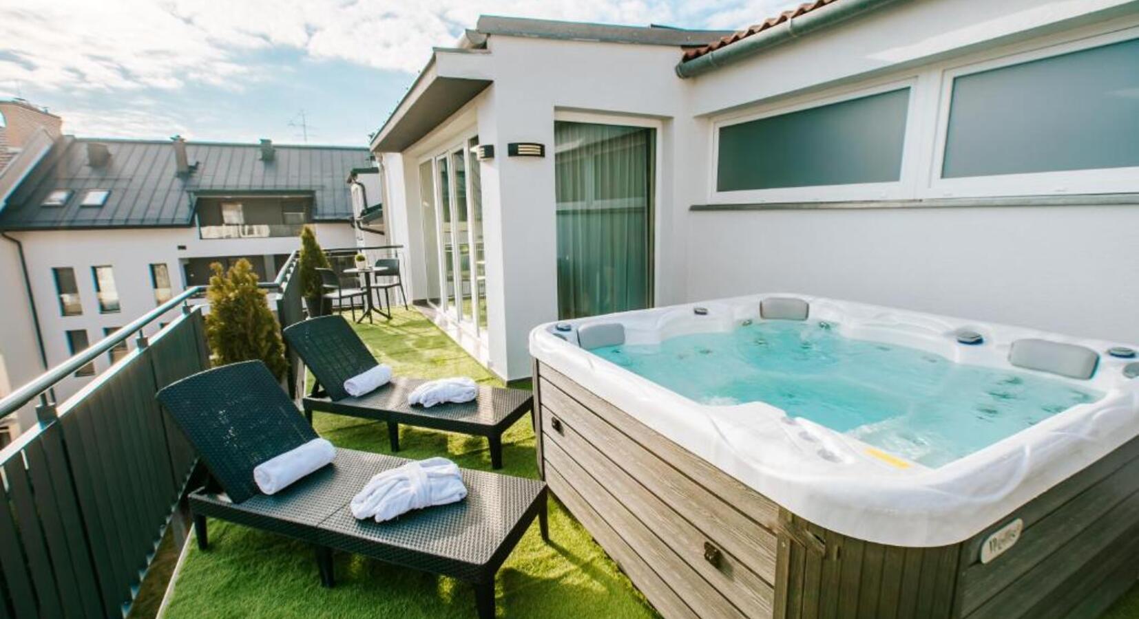 Private hot tub