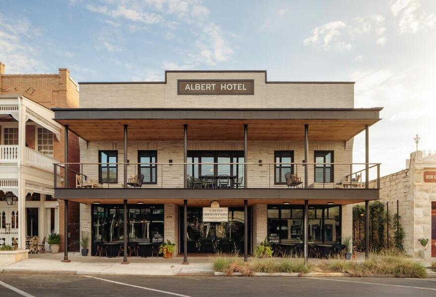 Albert Hotel