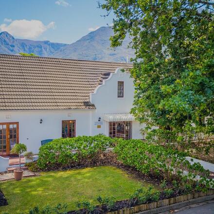 Aan de Oever Guest House