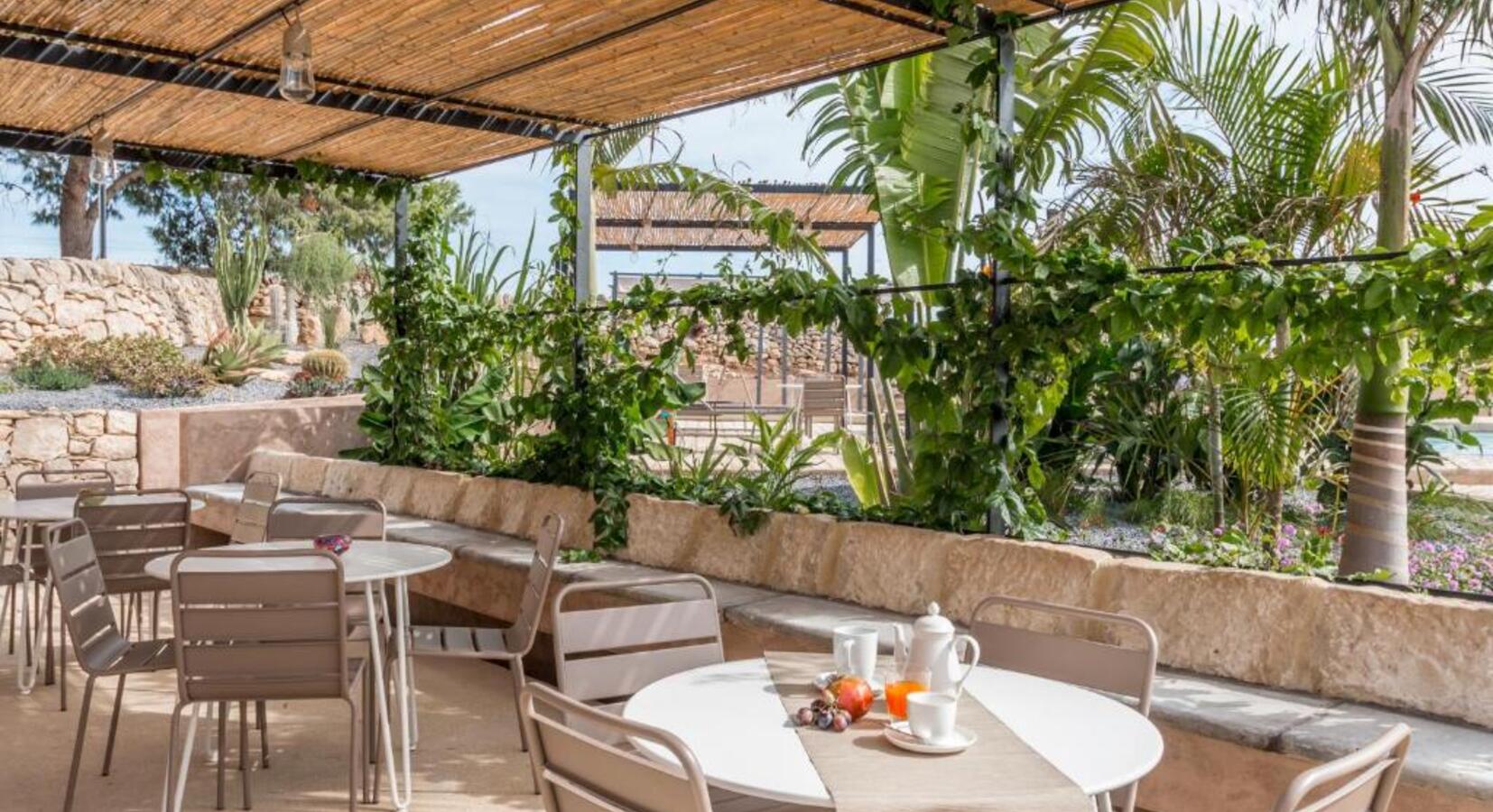 Al Fresco Dining