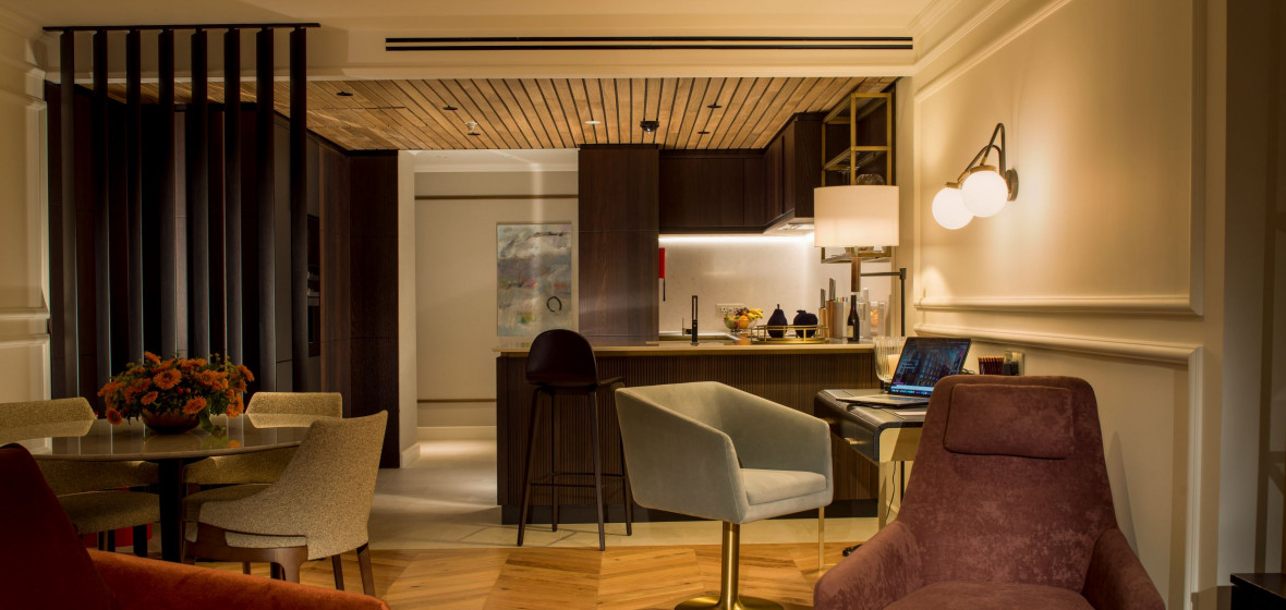 The Guardsman, London (Westminster). Expert reviews and highlights